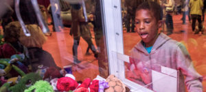 kid winning crane game