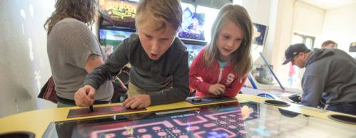 kids playing pac man battle royale