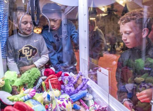 kids playing crane game
