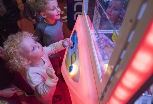 kids playing crane game